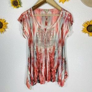 Live & Let Live sublimation embroidered short sleeve sway blouse size small